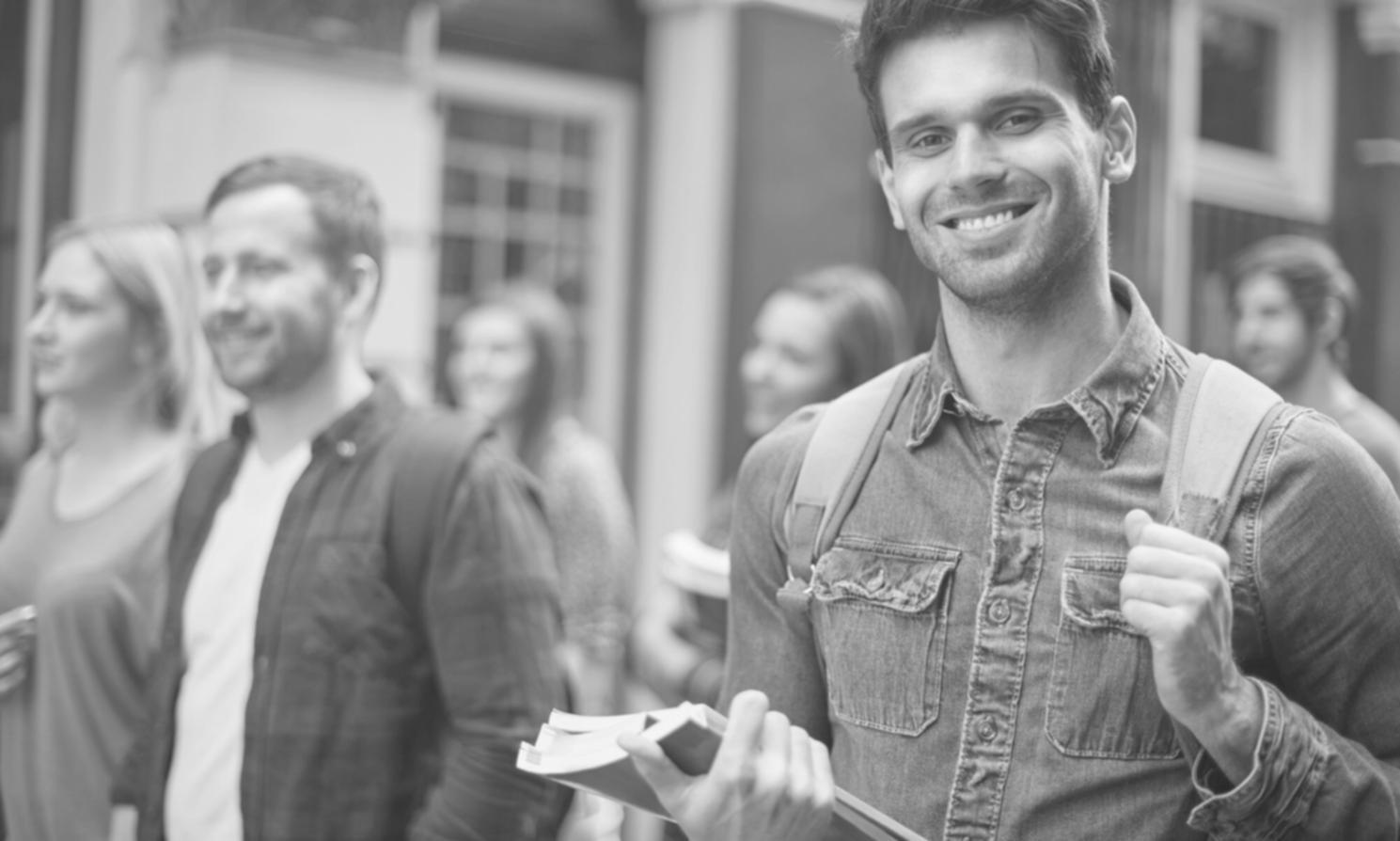 Anggota komunitas Voxelmin berkolaborasi dalam sesi analisis portofolio investasi